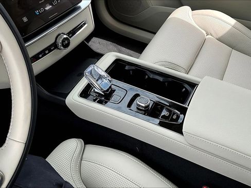 New 2026 Volvo XC90 B6 Ultra w/ Protection Package image 20