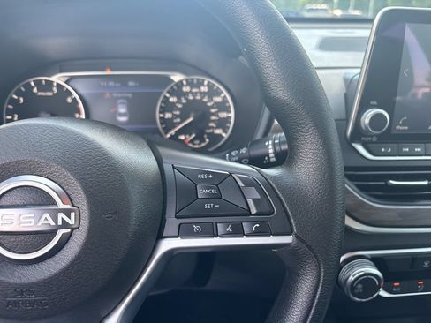 Used 2025 Nissan Altima 2.5 SV FWD image 19