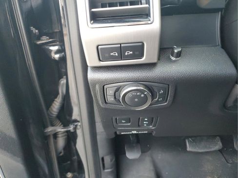 Used 2021 Ford F350 Platinum w/ Tremor Off-Road Package AWD/4WD image 25
