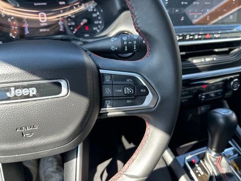 Used 2025 Jeep Compass Trailhawk AWD/4WD image 23