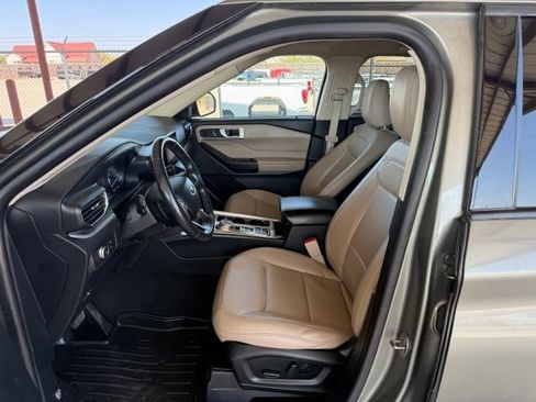 Used 2020 Ford Explorer XLT w/ Equipment Group 202A RWD image 13