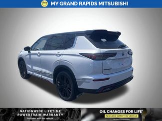 New 2026 Mitsubishi Outlander AWD video 3