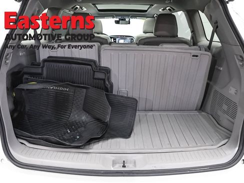 Used 2017 Toyota Highlander Limited Platinum AWD/4WD image 9