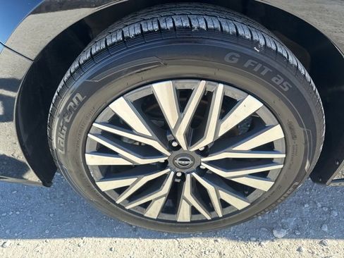 Used 2024 Nissan Altima 2.5 SV image 9