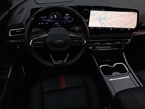 Used 2024 Chevrolet Traverse RS image 11