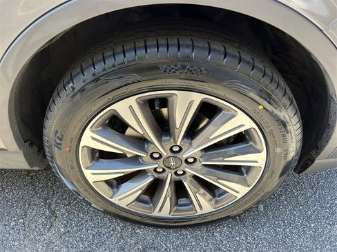 Used 2021 Lincoln Corsair Reserve w/ Equipment Group 201A image 10