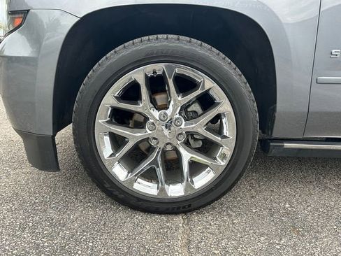 Used 2019 Chevrolet Suburban Premier AWD/4WD image 10