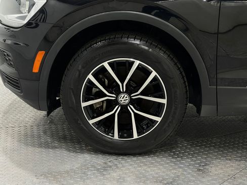 Used 2021 Volkswagen Tiguan SE w/ Panoramic Sunroof Package image 33