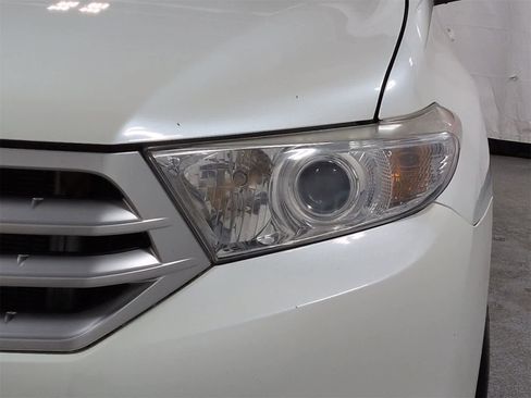 Used 2013 Toyota Highlander Plus image 11