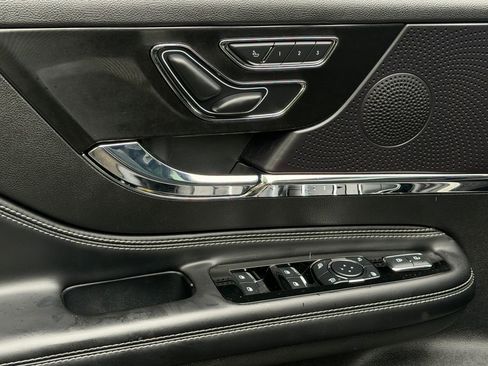 Used 2023 Lincoln Corsair AWD w/ Equipment Group 101A image 18