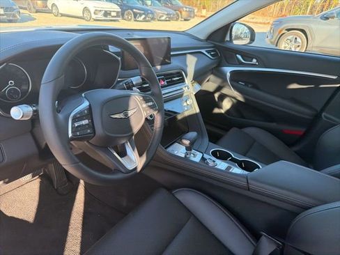 Used 2025 Genesis G70 2.5T image 11