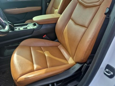 Used 2022 Cadillac XT5 Premium Luxury w/ LPO, Floor Liner Package AWD/4WD image 11