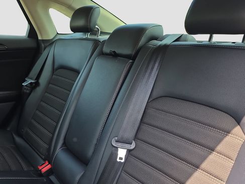Used 2018 Ford Fusion SE w/ Equipment Group 201A FWD image 12