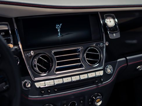 Used 2018 Rolls-Royce Dawn RWD image 28