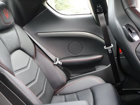 Used 2015 Maserati GranTurismo Sport RWD image 15