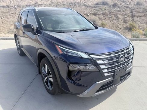 Certified 2025 Nissan Rogue SL w/ SL Premium Package image 3