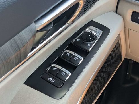 Used 2022 Kia Telluride SX w/ Towing Package FWD image 21