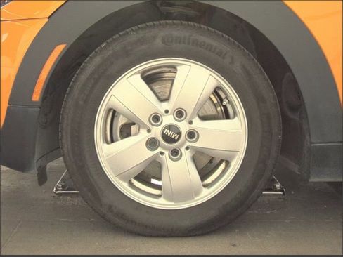 Used 2017 MINI Cooper 4-Door Hardtop image 16