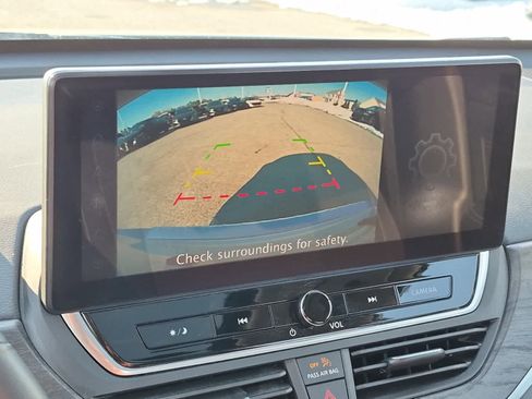 Used 2023 Nissan Altima 2.5 SV w/ SV Premium Package image 15