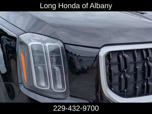 Used 2023 Kia Telluride LX AWD/4WD image 3