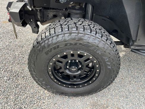 Used 2018 Jeep Wrangler Sport image 11