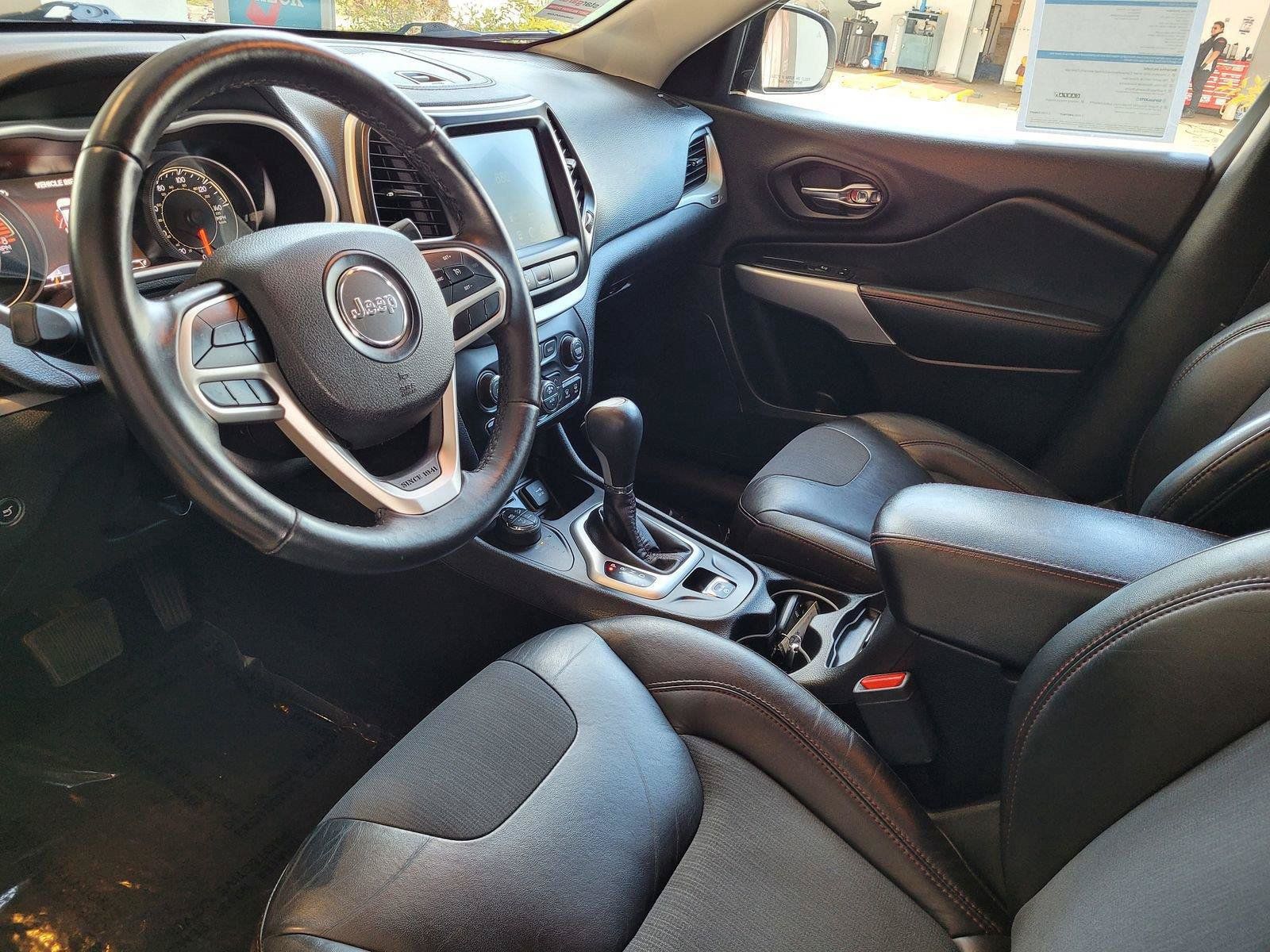 Used 2018 Jeep Cherokee Trailhawk w/ Comfort/Convenience Group AWD/4WD image 12