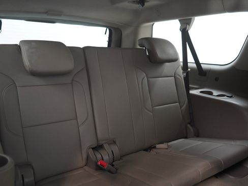Used 2018 Chevrolet Suburban Premier AWD/4WD image 14