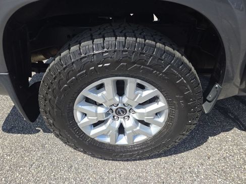 Used 2023 Nissan Frontier SV w/ SV Premium Package AWD/4WD image 2