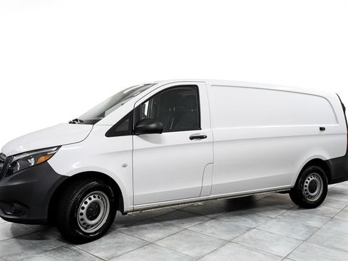 Used 2023 Mercedes-Benz Metris image 3