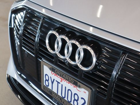 Used 2022 Audi e-tron Premium w/ Convenience Plus Package image 29