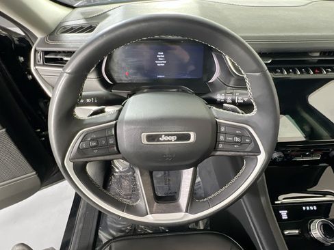 Used 2023 Jeep Grand Cherokee Limited AWD/4WD image 11