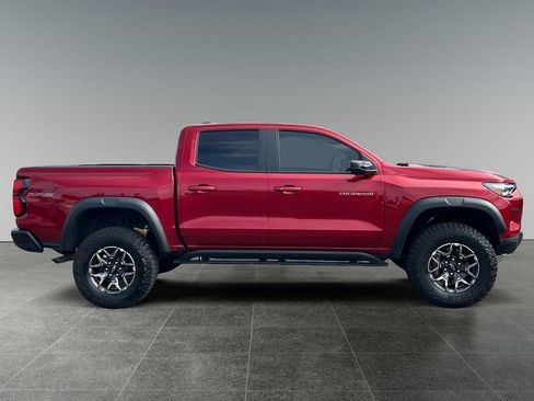 Used 2025 Chevrolet Colorado ZR2 w/ Technology Package AWD/4WD image 8