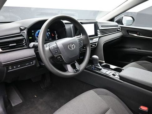 Used 2025 Toyota Camry LE image 12