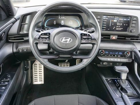 Used 2025 Hyundai Elantra Sport image 14