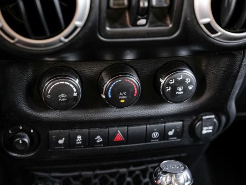 Used 2017 Jeep Wrangler Unlimited Sahara w/ Quick Order Package 24E Chief AWD/4WD image 28