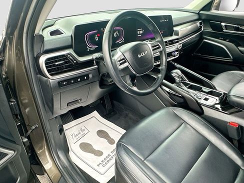 Used 2025 Kia Telluride S image 9