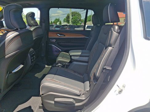 Used 2023 Jeep Grand Cherokee L Summit AWD/4WD image 10
