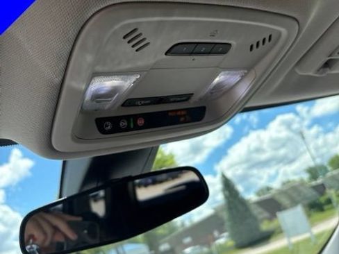 Used 2021 Chevrolet Traverse LT FWD image 25