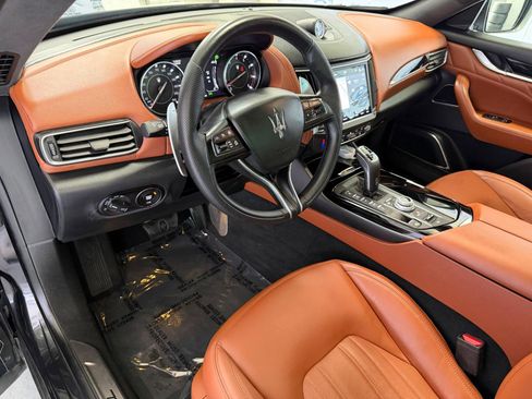 Used 2023 Maserati Levante GT AWD/4WD image 16