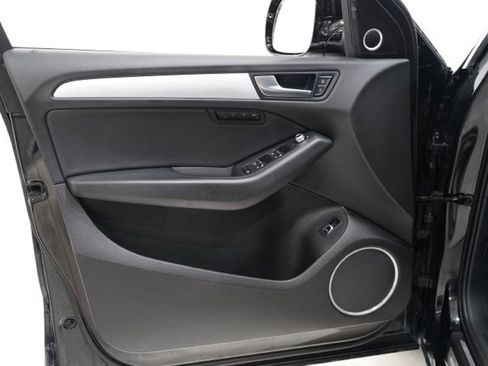 Used 2017 Audi Q5 2.0T Premium Plus w/ Technology Package image 18