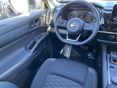 New 2025 Nissan Pathfinder SV image 17