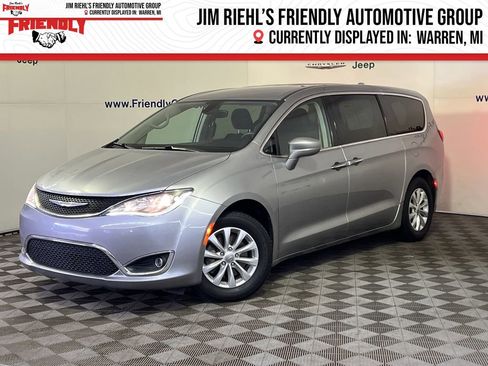 Used 2019 Chrysler Pacifica Touring Plus image 1