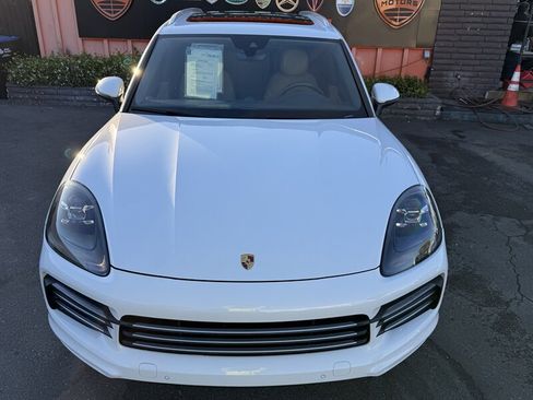 Used 2021 Porsche Cayenne AWD/4WD image 2