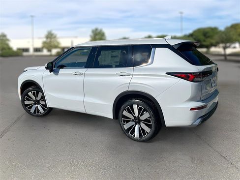 New 2025 Mitsubishi Outlander SEL image 4