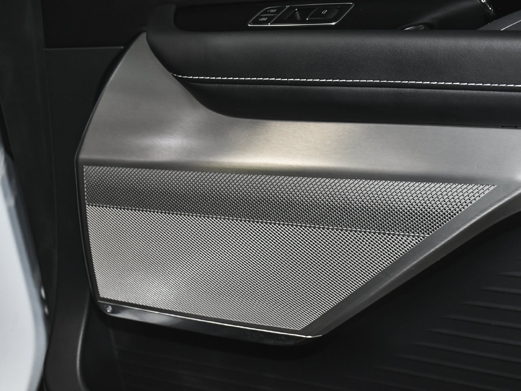 Used 2026 Cadillac Vistiq Platinum w/ LPO, Floor Liner Package AWD/4WD image 17