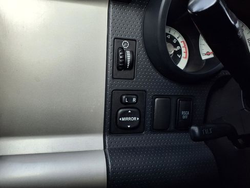 Used 2011 Toyota FJ Cruiser Base image 22