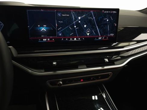 Used 2025 BMW X7 M60i image 26