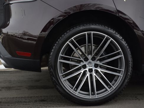 Certified 2025 Porsche Macan image 43