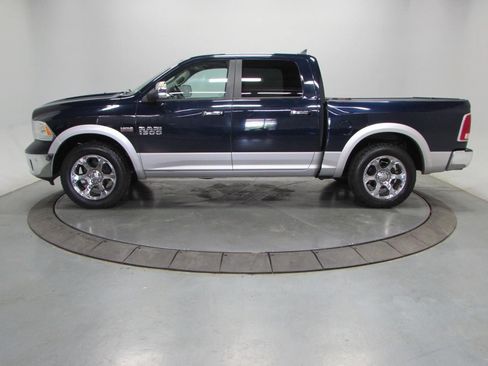 Used 2018 RAM 1500 Laramie w/ Convenience Group AWD/4WD image 4