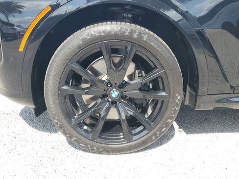 Used 2025 BMW X7 xDrive40i w/ M Sport Package image 5